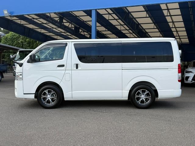 ハイエースバン 　４ＷＤ／ＧＬパッケージ／メーカーＯＰ１５インチアルミ／イージークローザー／ＬＥＤヘッドランプ／バックモニターインナーミラー／リアクーラー／リアヒーター／フロアマット（スタンダード）／サイドバイザー（4枚目）