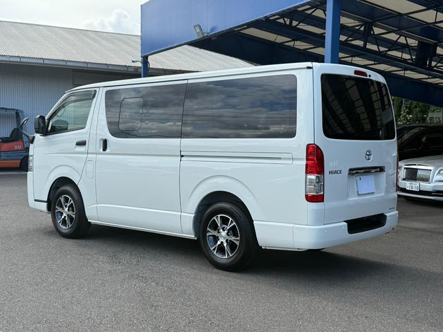 ハイエースバン 　４ＷＤ／ＧＬパッケージ／メーカーＯＰ１５インチアルミ／イージークローザー／ＬＥＤヘッドランプ／バックモニターインナーミラー／リアクーラー／リアヒーター／フロアマット（スタンダード）／サイドバイザー（5枚目）
