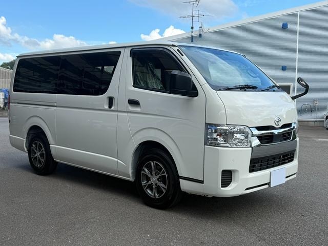 ハイエースバン 　４ＷＤ／ＧＬパッケージ／メーカーＯＰ１５インチアルミ／イージークローザー／ＬＥＤヘッドランプ／バックモニターインナーミラー／リアクーラー／リアヒーター／フロアマット（スタンダード）／サイドバイザー（9枚目）