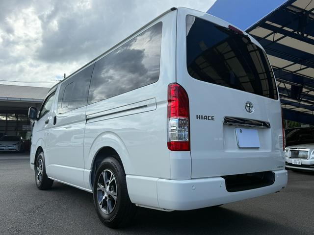 ハイエースバン 　４ＷＤ／ＧＬパッケージ／メーカーＯＰ１５インチアルミ／イージークローザー／ＬＥＤヘッドランプ／バックモニターインナーミラー／リアクーラー／リアヒーター／フロアマット（スタンダード）／サイドバイザー（13枚目）