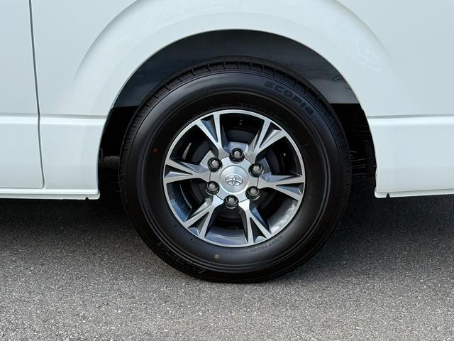 ハイエースバン 　４ＷＤ／ＧＬパッケージ／メーカーＯＰ１５インチアルミ／イージークローザー／ＬＥＤヘッドランプ／バックモニターインナーミラー／リアクーラー／リアヒーター／フロアマット（スタンダード）／サイドバイザー（18枚目）