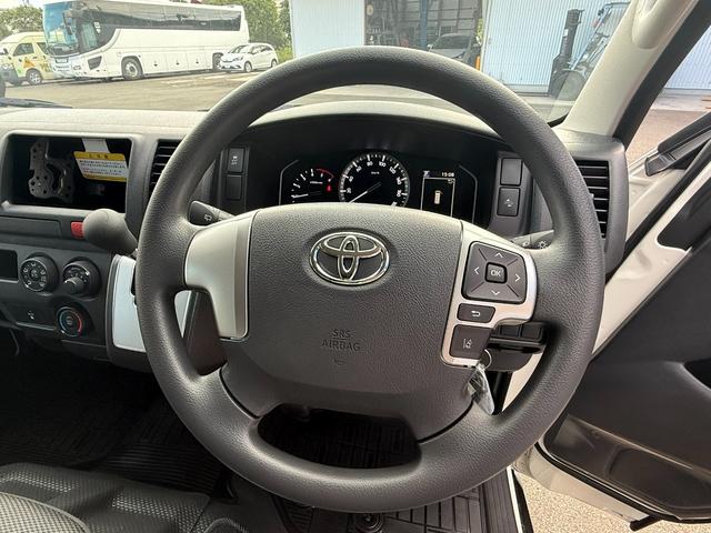 ハイエースバン 　４ＷＤ／ＧＬパッケージ／メーカーＯＰ１５インチアルミ／イージークローザー／ＬＥＤヘッドランプ／バックモニターインナーミラー／リアクーラー／リアヒーター／フロアマット（スタンダード）／サイドバイザー（24枚目）