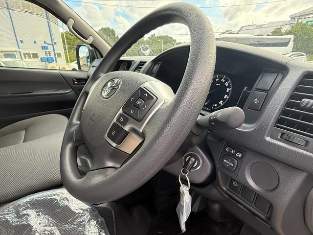 ハイエースバン 　４ＷＤ／ＧＬパッケージ／メーカーＯＰ１５インチアルミ／イージークローザー／ＬＥＤヘッドランプ／バックモニターインナーミラー／リアクーラー／リアヒーター／フロアマット（スタンダード）／サイドバイザー（25枚目）