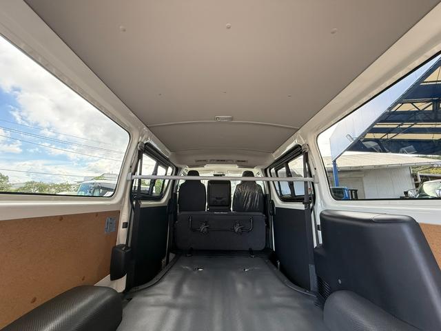 ハイエースバン 　４ＷＤ／ＧＬパッケージ／メーカーＯＰ１５インチアルミ／イージークローザー／ＬＥＤヘッドランプ／バックモニターインナーミラー／リアクーラー／リアヒーター／フロアマット（スタンダード）／サイドバイザー（37枚目）
