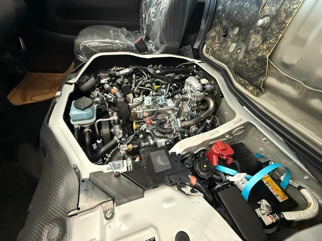 ハイエースバン 　４ＷＤ／ＧＬパッケージ／メーカーＯＰ１５インチアルミ／イージークローザー／ＬＥＤヘッドランプ／バックモニターインナーミラー／リアクーラー／リアヒーター／フロアマット（スタンダード）／サイドバイザー（38枚目）