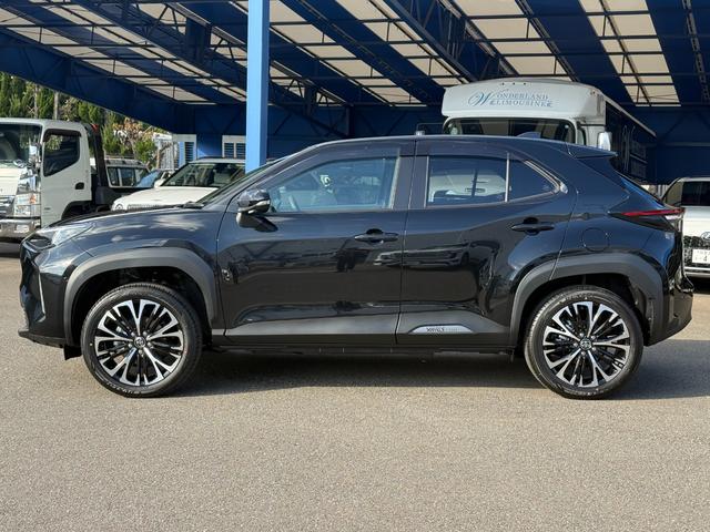 ヤリスクロス ハイブリッドＺ　トヨタチームメイトアドバンストパーク＋パノラミックビューモニター＋パーキングサポートブレーキ／ハンズフリーパワーバックドア／ブラインドスポットモニター／ディスプレイナビ／前席シートヒーター／ＥＴＣ（4枚目）