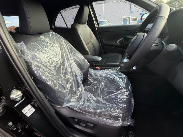 ヤリスクロス ハイブリッドＺ　トヨタチームメイトアドバンストパーク＋パノラミックビューモニター＋パーキングサポートブレーキ／ハンズフリーパワーバックドア／ブラインドスポットモニター／ディスプレイナビ／前席シートヒーター／ＥＴＣ（15枚目）