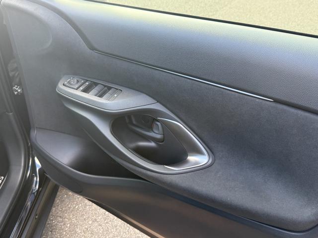 ヤリスクロス ハイブリッドＺ　トヨタチームメイトアドバンストパーク＋パノラミックビューモニター＋パーキングサポートブレーキ／ハンズフリーパワーバックドア／ブラインドスポットモニター／ディスプレイナビ／前席シートヒーター／ＥＴＣ（16枚目）