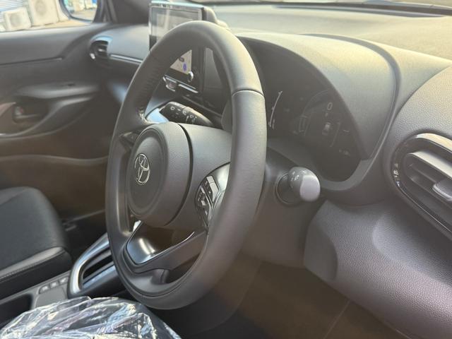 ヤリスクロス ハイブリッドＺ　トヨタチームメイトアドバンストパーク＋パノラミックビューモニター＋パーキングサポートブレーキ／ハンズフリーパワーバックドア／ブラインドスポットモニター／ディスプレイナビ／前席シートヒーター／ＥＴＣ（18枚目）