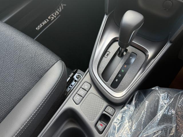 ヤリスクロス ハイブリッドＺ　トヨタチームメイトアドバンストパーク＋パノラミックビューモニター＋パーキングサポートブレーキ／ハンズフリーパワーバックドア／ブラインドスポットモニター／ディスプレイナビ／前席シートヒーター／ＥＴＣ（25枚目）