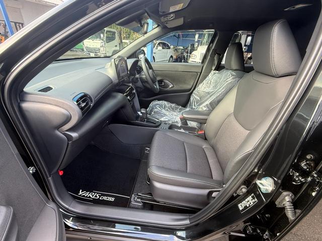 ヤリスクロス ハイブリッドＺ　トヨタチームメイトアドバンストパーク＋パノラミックビューモニター＋パーキングサポートブレーキ／ハンズフリーパワーバックドア／ブラインドスポットモニター／ディスプレイナビ／前席シートヒーター／ＥＴＣ（26枚目）