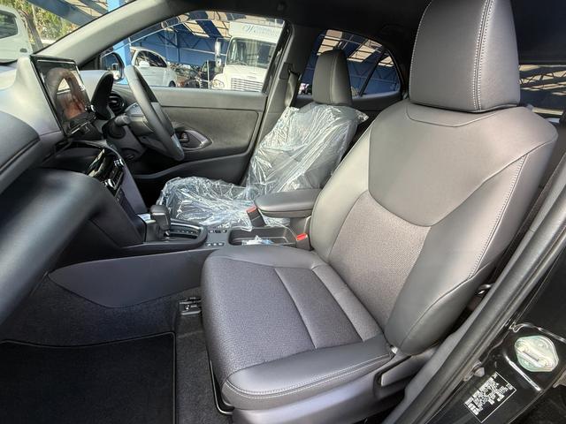 ヤリスクロス ハイブリッドＺ　トヨタチームメイトアドバンストパーク＋パノラミックビューモニター＋パーキングサポートブレーキ／ハンズフリーパワーバックドア／ブラインドスポットモニター／ディスプレイナビ／前席シートヒーター／ＥＴＣ（27枚目）