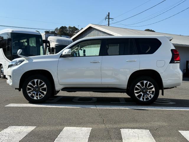 ���I���ꂽ�L�x�ȍ݌ɂŁA���q�l�Ƀs�b�^���̂��Ԃ�����Ēv���܂��B