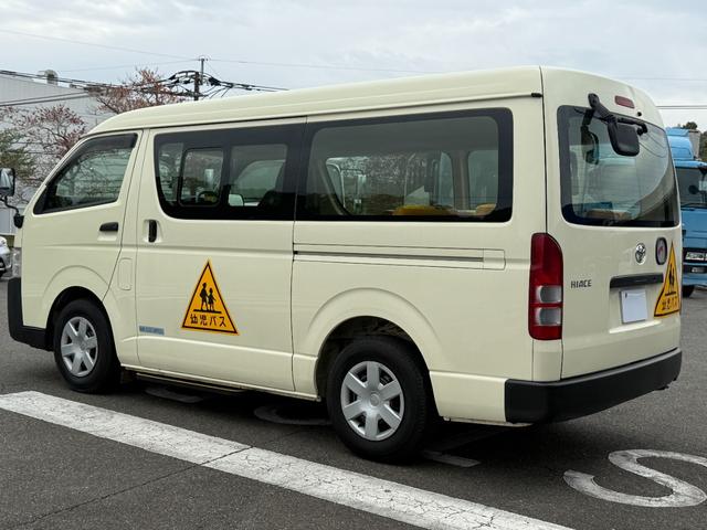 ���I���ꂽ�L�x�ȍ݌ɂŁA���q�l�Ƀs�b�^���̂��Ԃ�����Ēv���܂��B