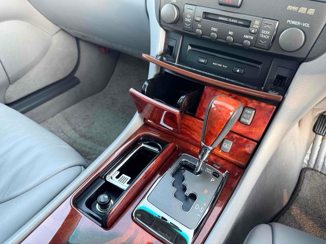 セルシオ ｅＲ仕様　サンルーフ　本革　ドライブレコーダー　クリアランスソナー　オートクルーズコントロール　バックカメラ　ナビ　アルミホイール　ＨＩＤ　ＡＴ　シートヒーター　スマートキー　電動格納ミラー　盗難防止システム（7枚目）