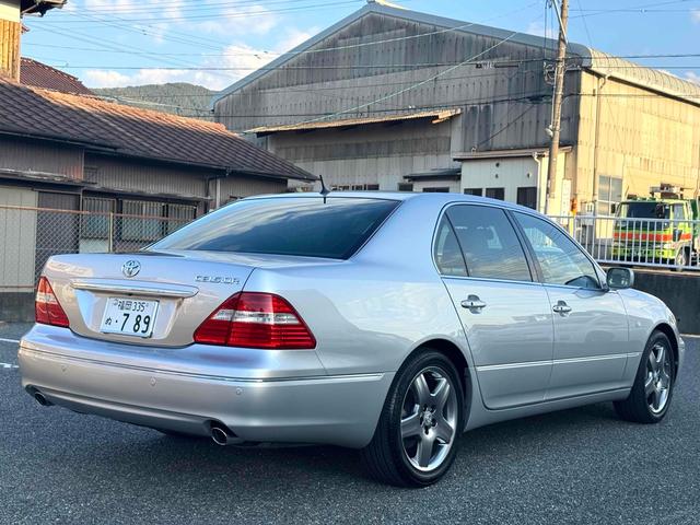 セルシオ ｅＲ仕様　サンルーフ　本革　ドライブレコーダー　クリアランスソナー　オートクルーズコントロール　バックカメラ　ナビ　アルミホイール　ＨＩＤ　ＡＴ　シートヒーター　スマートキー　電動格納ミラー　盗難防止システム（16枚目）