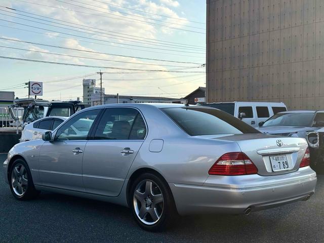 セルシオ ｅＲ仕様　サンルーフ　本革　ドライブレコーダー　クリアランスソナー　オートクルーズコントロール　バックカメラ　ナビ　アルミホイール　ＨＩＤ　ＡＴ　シートヒーター　スマートキー　電動格納ミラー　盗難防止システム（18枚目）