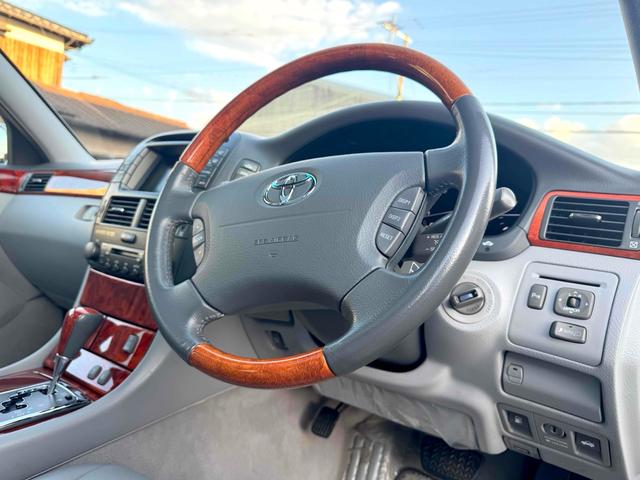 セルシオ ｅＲ仕様　サンルーフ　本革　ドライブレコーダー　クリアランスソナー　オートクルーズコントロール　バックカメラ　ナビ　アルミホイール　ＨＩＤ　ＡＴ　シートヒーター　スマートキー　電動格納ミラー　盗難防止システム（25枚目）