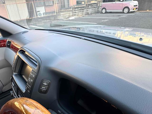 セルシオ ｅＲ仕様　サンルーフ　本革　ドライブレコーダー　クリアランスソナー　オートクルーズコントロール　バックカメラ　ナビ　アルミホイール　ＨＩＤ　ＡＴ　シートヒーター　スマートキー　電動格納ミラー　盗難防止システム（41枚目）