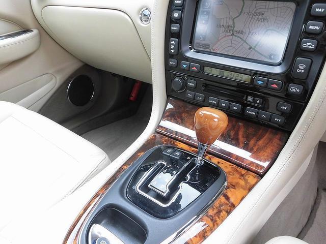 XJ6 3.0 レザーシート 純正ナビ ETC(13枚目)