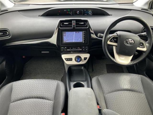 プリウス Ｓ　新品タイヤ／保証書／純正　ＳＤナビ／トヨタセーフティセンス／ヘッドランプ　ＬＥＤ／Ｂｌｕｅｔｏｏｔｈ接続／ＥＴＣ／ＥＢＤ付ＡＢＳ／横滑り防止装置／アイドリングストップ／クルーズコントロール　禁煙車（4枚目）