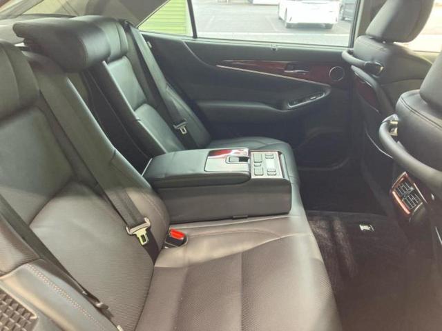 クラウンマジェスタ マジェスタFバージョン 保証書/純正 8インチ メモリーナビ/トヨタセーフティセンス/エアーシート 全席/パノラミックビューモニター/車線逸脱防止支援システム/シート フルレザー/パーキングアシスト バックガイド 革シート(6枚目)