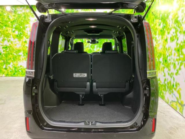 エスクァイア Ｇｉプレミアムパッケージブラックテーラード　新品タイヤ／社外　９インチ　ＳＤナビ／フリップダウンモニター／トヨタセーフティセンス／シートヒーター　前席／車線逸脱防止支援システム／シート　ハーフレザー／ドライブレコーダー　前後　バックカメラ（20枚目）