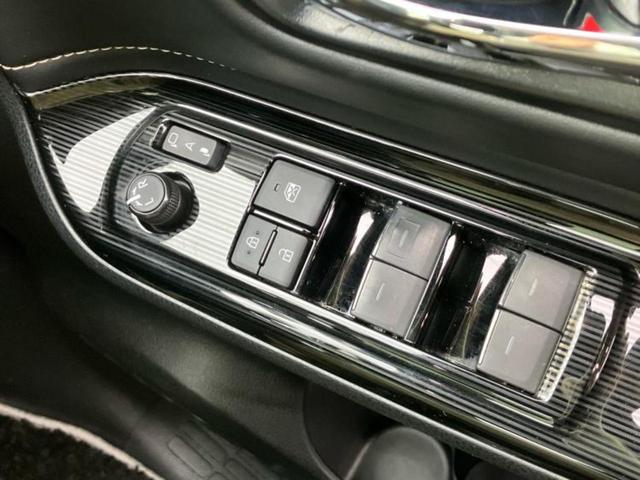 エスクァイア Ｇｉプレミアムパッケージブラックテーラード　新品タイヤ／社外　９インチ　ＳＤナビ／フリップダウンモニター／トヨタセーフティセンス／シートヒーター　前席／車線逸脱防止支援システム／シート　ハーフレザー／ドライブレコーダー　前後　バックカメラ（31枚目）