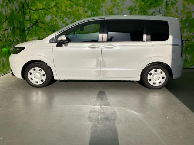 フリード AIR 保証書/純正 8インチ ナビ/ホンダセンシング/両側電動スライドドア/車線逸脱防止支援システム/登録済未使用車/ヘッドランプ LED/USBジャック/Bluetooth接続/EBD付ABS 禁煙車(2枚目)