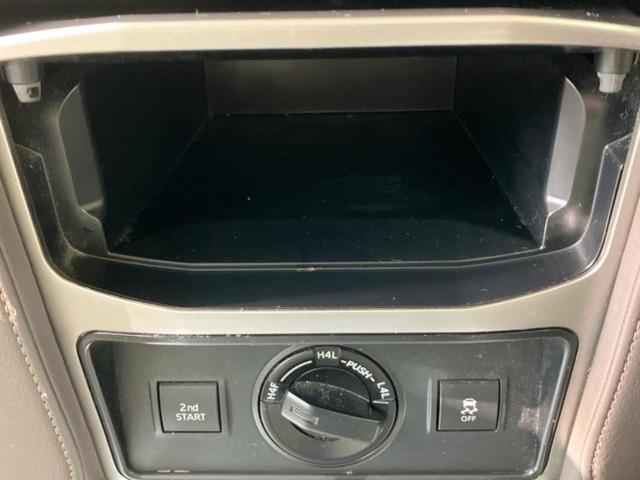 ＷＥＣＡＲＳでは各商談席に大型モニターをご用意しております！見やすい大画面でゆったりと全国の在庫をご覧いただけます！是非ご来店お待ちしております！