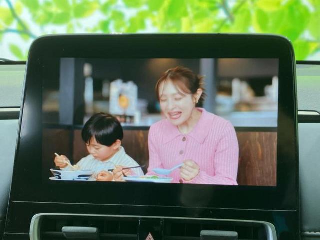 アクア Ｚ　新品タイヤ／ディスプレイオーディオ＋ナビ１０インチ／衝突安全装置／シートヒーター　前席／パノラミックビューモニター／車線逸脱防止支援システム／シート　ハーフレザー／ヘッドランプ　ＬＥＤ　全周囲カメラ（12枚目）