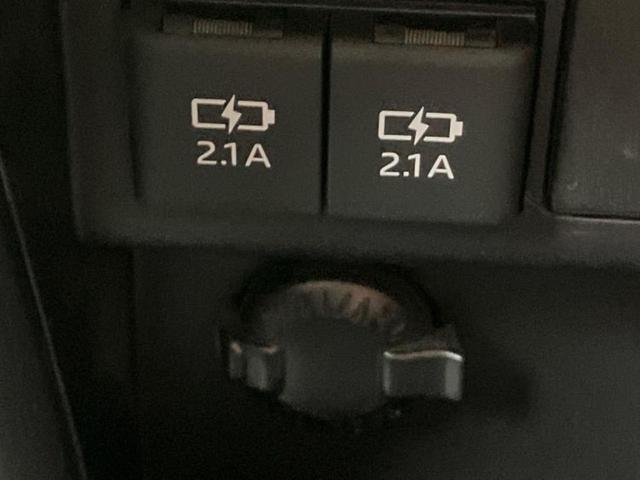 ヴォクシー ＺＳキラメキ　新品タイヤ／社外エアロ／保証書／社外　１１インチ　ＳＤナビ／フリップダウンモニター　社外　１２．８インチ／両側電動スライドドア／ヘッドランプ　ＬＥＤ／Ｂｌｕｅｔｏｏｔｈ接続／ＥＴＣ　バックカメラ（43枚目）