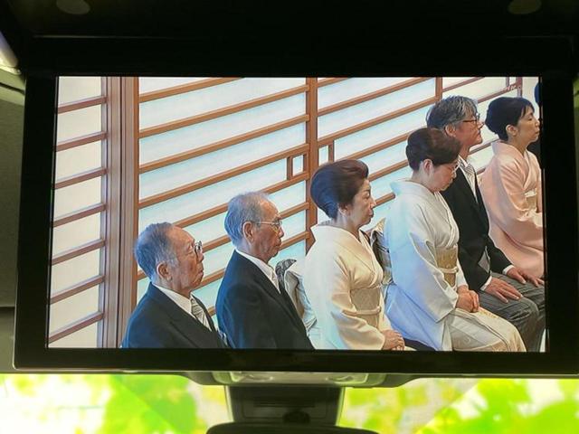 ノア Ｓｉダブルバイビー２　社外　１１インチ　メモリーナビ／フリップダウンモニター　社外　１２．８インチ／トヨタセーフティセンス／両側電動スライドドア／車線逸脱防止支援システム／ヘッドランプ　ＬＥＤ　衝突被害軽減システム　ＥＴＣ（12枚目）