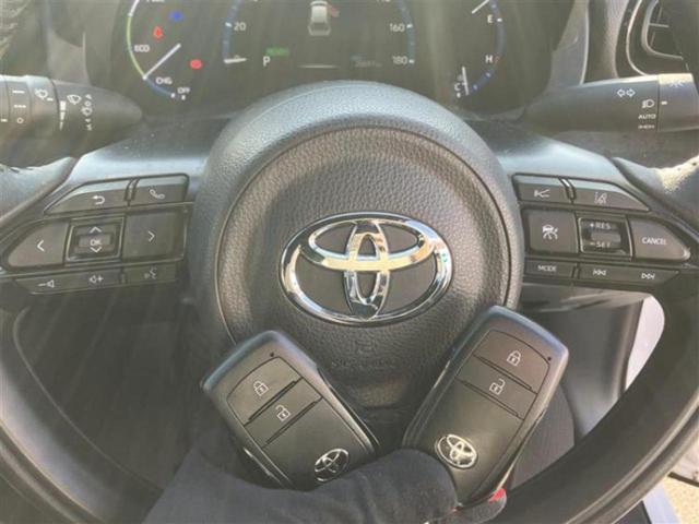 ヤリスクロス ハイブリッドＺ　新品タイヤ／ディスプレイオーディオ８インチ／トヨタセーフティセンス／シートヒーター　前席／パノラミックビューモニター／車線逸脱防止支援システム／シート　ハーフレザー／ヘッドランプ　ＬＥＤ　全周囲カメラ（16枚目）