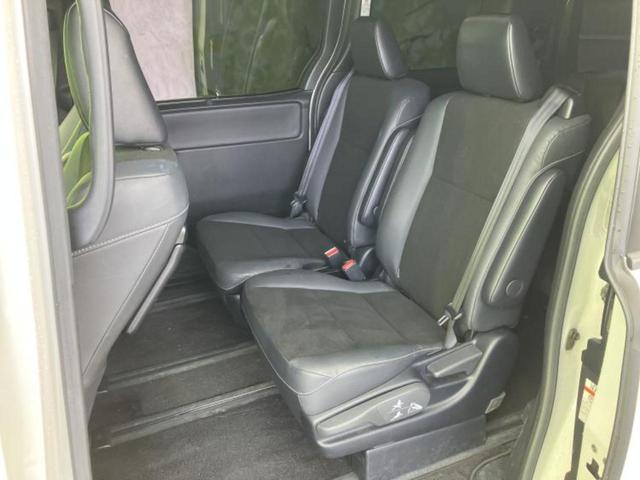 ノア ハイブリッドＳｉダブルバイビー３　保証書／社外　１１インチ　ＳＤナビ／フリップダウンモニター　社外　１２．８インチ／トヨタセーフティセンス／両側電動スライドドア／シートヒーター／車線逸脱防止支援システム／シート　ハーフレザー　ドラレコ（8枚目）