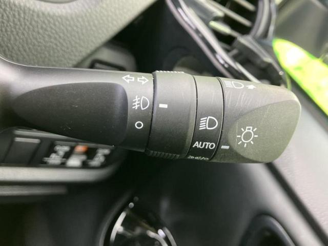 ノア ハイブリッドＳｉダブルバイビー３　保証書／社外　１１インチ　ＳＤナビ／フリップダウンモニター　社外　１２．８インチ／トヨタセーフティセンス／両側電動スライドドア／シートヒーター／車線逸脱防止支援システム／シート　ハーフレザー　ドラレコ（17枚目）