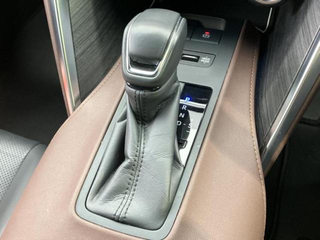 ハリアーハイブリッド Ｚレザーパッケージ　新品タイヤ／保証書／純正　ＳＤナビ／デジタルインナーミラー／衝突安全装置／シートヒーター　前席／パノラミックビューモニター／車線逸脱防止支援システム／シート　合皮／電動バックドア　衝突被害軽減システム（18枚目）