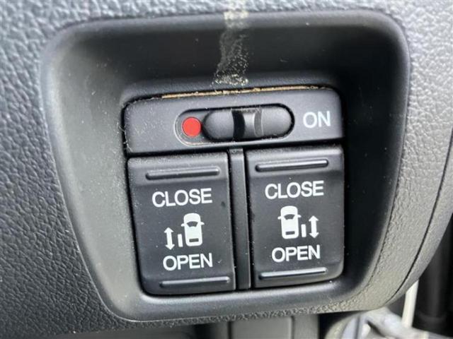 Ｎ－ＢＯＸカスタム ＳＳブラックスタイルパッケージ　新品タイヤ／純正　ＳＤナビ／両側電動スライドドア／シートヒーター　前席／ヘッドランプ　ＨＩＤ／Ｂｌｕｅｔｏｏｔｈ接続／ＥＴＣ／ＥＢＤ付ＡＢＳ／横滑り防止装置／アイドリングストップ／バックモニター（13枚目）