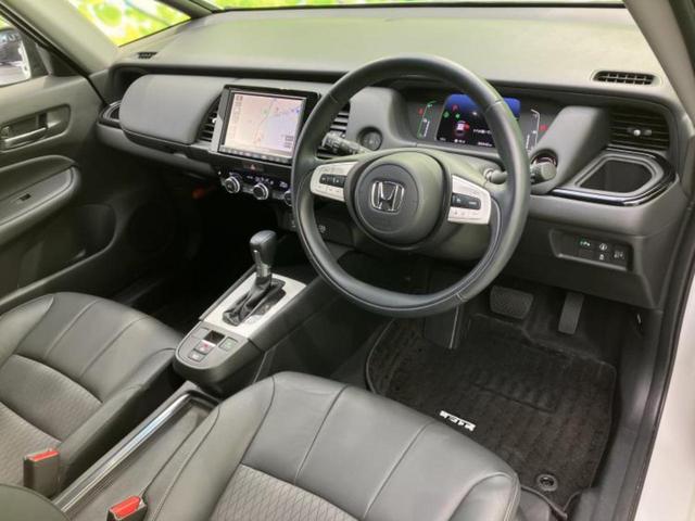 フィット ｅＨＥＶリュクス　保証書／純正　８インチ　ＳＤナビ／ホンダセンシング／シートヒーター　前席／車線逸脱防止支援システム／シート　ハーフレザー／ヘッドランプ　ＬＥＤ／Ｂｌｕｅｔｏｏｔｈ接続／ＥＴＣ／ＥＢＤ付ＡＢＳ（5枚目）