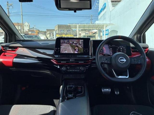 オーラ ニスモ　新品タイヤ／純正エアロ／保証書／純正　８インチ　ＳＤナビ／インテリジェントルームミラー／衝突安全装置／全方位モニター／車線逸脱防止支援システム／プロパイロット／ドライブレコーダー　前後　全周囲カメラ（4枚目）