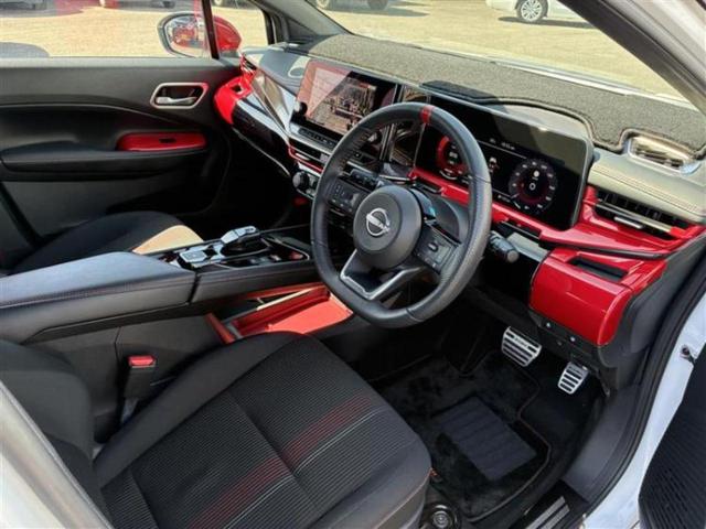 オーラ ニスモ　新品タイヤ／純正エアロ／保証書／純正　８インチ　ＳＤナビ／インテリジェントルームミラー／衝突安全装置／全方位モニター／車線逸脱防止支援システム／プロパイロット／ドライブレコーダー　前後　全周囲カメラ（5枚目）