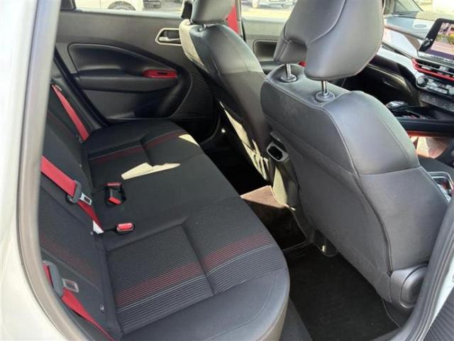 オーラ ニスモ　新品タイヤ／純正エアロ／保証書／純正　８インチ　ＳＤナビ／インテリジェントルームミラー／衝突安全装置／全方位モニター／車線逸脱防止支援システム／プロパイロット／ドライブレコーダー　前後　全周囲カメラ（7枚目）