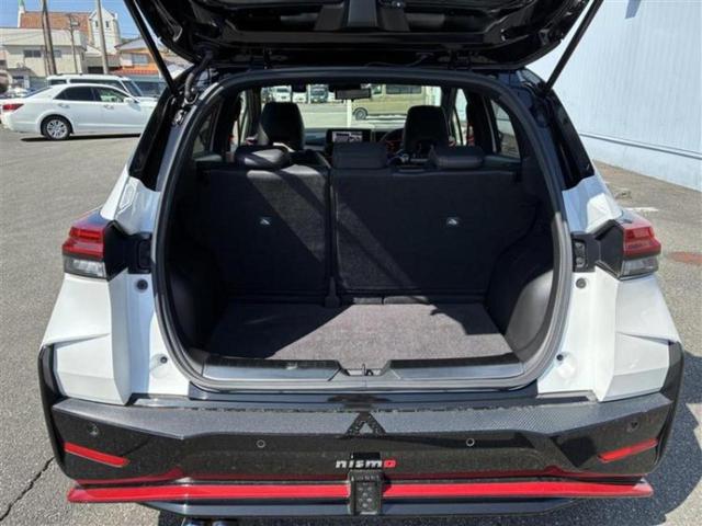 オーラ ニスモ　新品タイヤ／純正エアロ／保証書／純正　８インチ　ＳＤナビ／インテリジェントルームミラー／衝突安全装置／全方位モニター／車線逸脱防止支援システム／プロパイロット／ドライブレコーダー　前後　全周囲カメラ（8枚目）