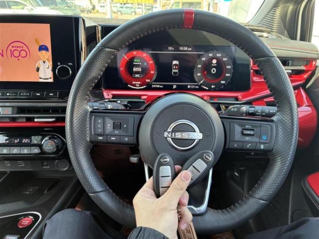 オーラ ニスモ　新品タイヤ／純正エアロ／保証書／純正　８インチ　ＳＤナビ／インテリジェントルームミラー／衝突安全装置／全方位モニター／車線逸脱防止支援システム／プロパイロット／ドライブレコーダー　前後　全周囲カメラ（9枚目）