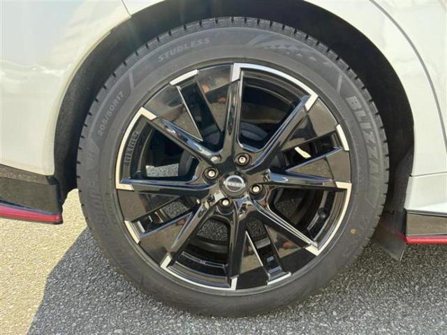 オーラ ニスモ　新品タイヤ／純正エアロ／保証書／純正　８インチ　ＳＤナビ／インテリジェントルームミラー／衝突安全装置／全方位モニター／車線逸脱防止支援システム／プロパイロット／ドライブレコーダー　前後　全周囲カメラ（18枚目）