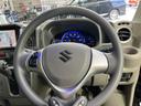 WECARSの展示場では実際に見て、触ってお車をお選びいただけます!知識の豊富な営業スタッフが様々なカーライフをご提案いたします!