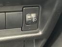 日々の運転を支えるスイッチ類を備えています。感覚的な操作が可能で、快適なドライブをサポートするでしょう。
