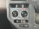 温度や風量を調整し、快適な車内空間を実現。操作も簡単で、すぐに好みの温度に設定できます。季節を問わず快適なドライブを楽しみましょう。