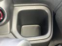 小物を収納できる便利なスペースです。ドライブの必需品をまとめて置けるので、車内をすっきりと整理できます。使い勝手も抜群です。