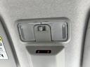 室内灯は、夜間や暗い場所での乗り降りをサポート。明るく広範囲を照らし、車内を快適に保ちます。シンプルな操作でON/OFFの切り替えも簡単です。